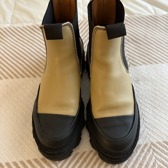 Ganni beige low cleated Chelsea boots EU 36 (us 5.5/6) - Picture 3 of 5